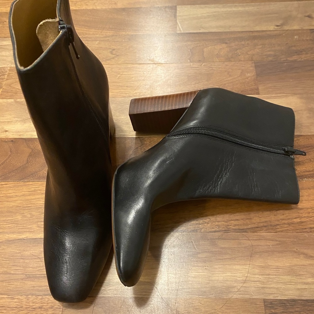 Zara Basics black leather ankle boot size 38